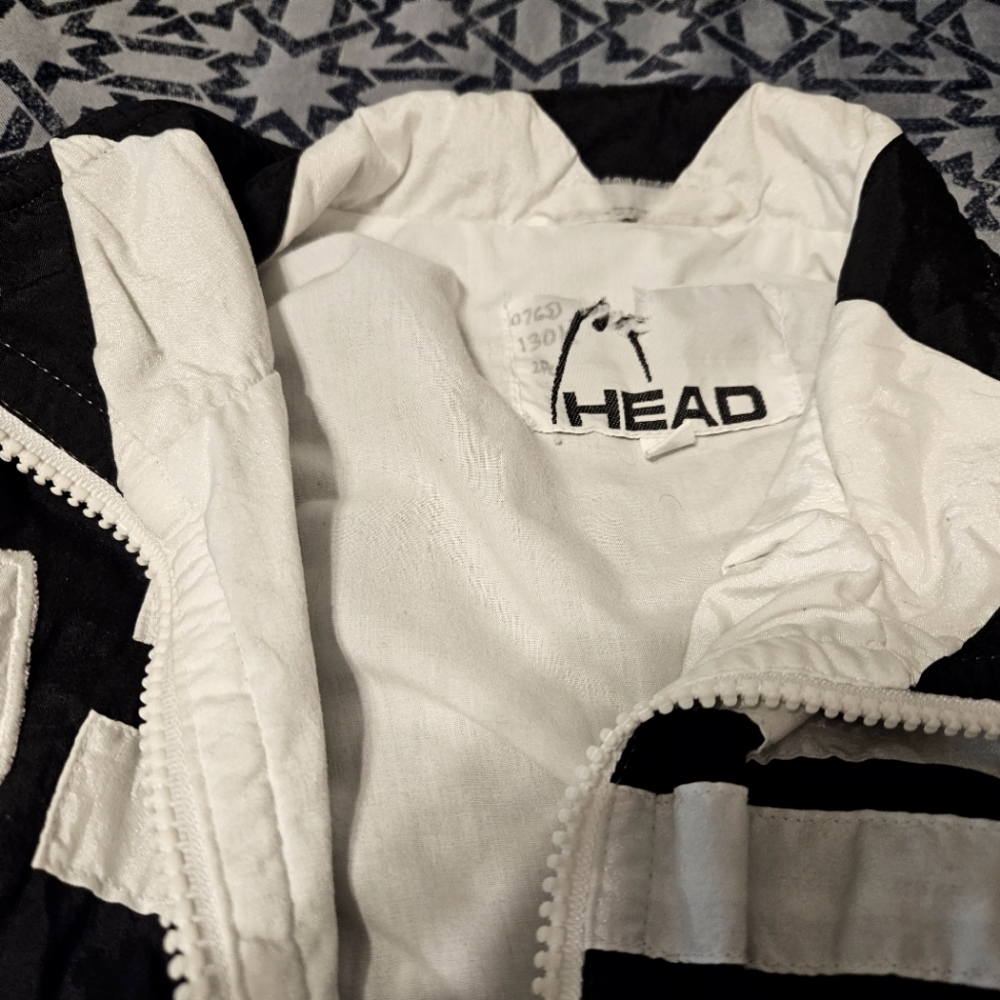 Designer Jogging Set - Picture 3 of 8